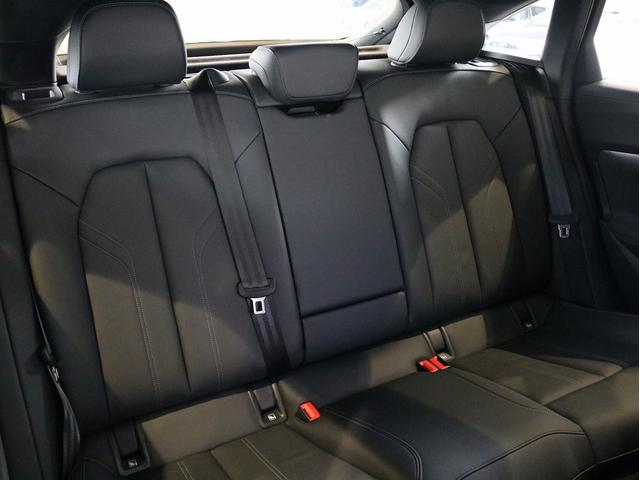 A5 TFSI 110kW Sラインパッケージ テクノロジーパッケージプロ ハイグロスパッケージ バーチャルコックピットプラス Slineエクステリア パーシャルレザーインテリアSブラック パークアシストプラス スマートフォンインターフェース(9枚目)