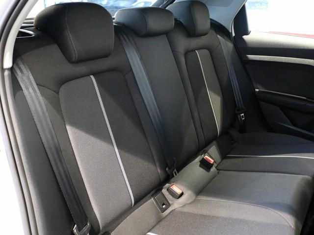 A1スポーツバック 25TFSI アドバンスド コンビニアンス&アシスタンスパッケージ/ナビゲーションパッケージ/スマートフォンインターフェイス/コントラストルーフ/ワイヤレスチャージング/アダプティブクルーズコントロール/ナビゲーションシステム(10枚目)