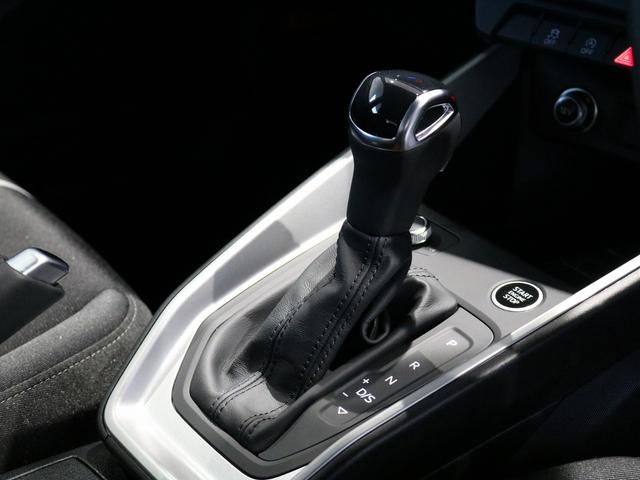 A1スポーツバック 25TFSI アドバンスド コンビニアンス&アシスタンスパッケージ/ナビゲーションパッケージ/スマートフォンインターフェイス/コントラストルーフ/ワイヤレスチャージング/アダプティブクルーズコントロール/ナビゲーションシステム(12枚目)