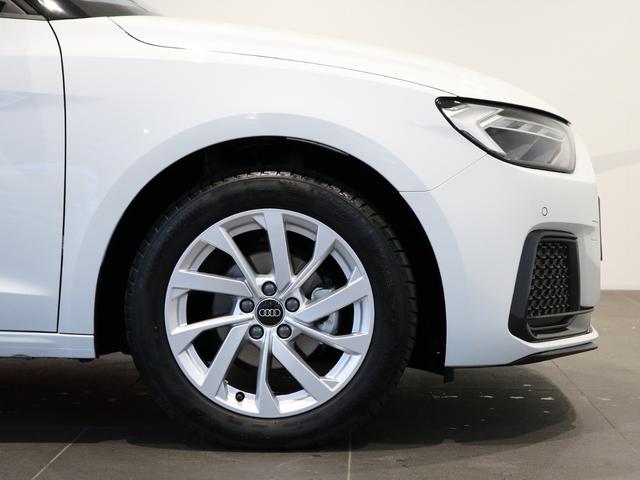 A1スポーツバック 25TFSI アドバンスド コンビニアンス&アシスタンスパッケージ/ナビゲーションパッケージ/スマートフォンインターフェイス/コントラストルーフ/ワイヤレスチャージング/アダプティブクルーズコントロール/ナビゲーションシステム(22枚目)