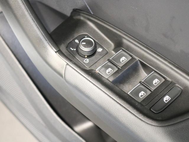 A1スポーツバック 25TFSI アドバンスド コンビニアンス&アシスタンスパッケージ/ナビゲーションパッケージ/スマートフォンインターフェイス/コントラストルーフ/ワイヤレスチャージング/アダプティブクルーズコントロール/ナビゲーションシステム(41枚目)