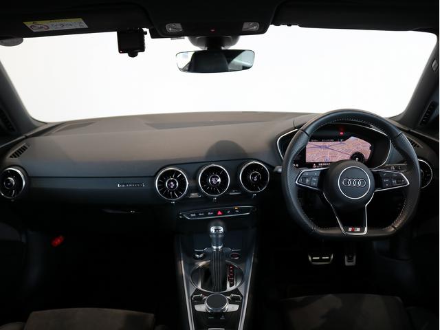 ＴＴクーペ ４５ＴＦＳＩクワトロ　Ｓラインパッケージ　Ｓｌｉｎｅエクステリアパッケージ　ブラックＡｕｄｉ　ｒｉｎｇｓ＆ブラックハイグロススタイリングパッケージ（Ａｕｄｉ　ｅｘｃｌｕｓｉｖｅ）　コンフォートパッケージ　バーチャルコックピット（6枚目）