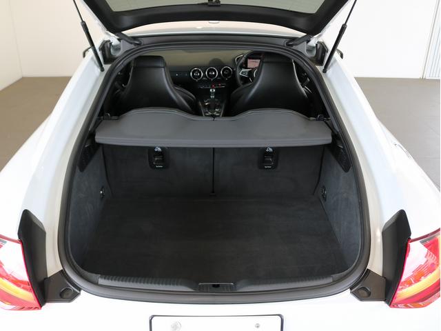 ＴＴクーペ ４５ＴＦＳＩクワトロ　Ｓラインパッケージ　Ｓｌｉｎｅエクステリアパッケージ　ブラックＡｕｄｉ　ｒｉｎｇｓ＆ブラックハイグロススタイリングパッケージ（Ａｕｄｉ　ｅｘｃｌｕｓｉｖｅ）　コンフォートパッケージ　バーチャルコックピット（10枚目）