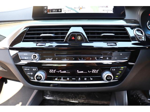 ５シリーズ ５３０ｉラグジュアリー　ＡＣＣ　自動追従　１オナ　インテリジェントセーフティー　本革Ｐシート／ヒーター　純正ＨＤＤナビＴＶ　Ｂｌｕｅｔｏｏｔｈ　３６０°カメラ　Ｂカメラ　ドラレコ　ＬＥＤ　アンビエントライト　Ｐトランク　スマートオープナー　８速ＡＴ（14枚目）