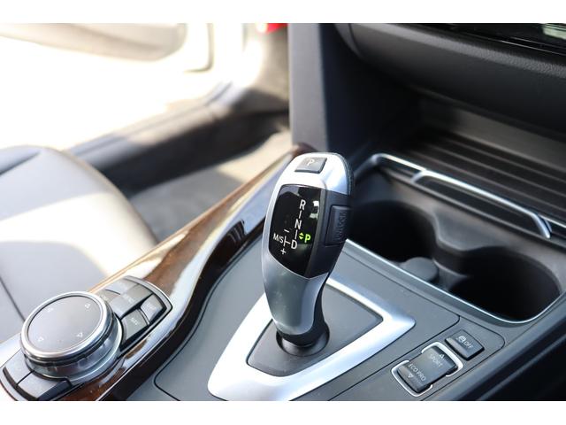 ３シリーズ ３２０ｄ　ラグジュアリー　後期型　ＡＣＣ　自動追従　インテリジェントセーフティー　ドライビングアシスト　本革Ｐシート／ヒーター　純正ＨＤＤナビ　Ｂｌｕｅｔｏｏｔｈ　Ｂカメラ　ＬＥＤ　コンフォートアクセス　アンビエントライト　スマートオープナー　８速ＡＴ（7枚目）