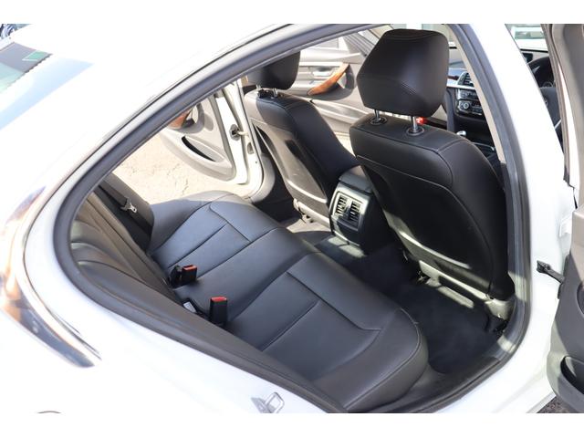３シリーズ ３２０ｄ　ラグジュアリー　後期型　ＡＣＣ　自動追従　インテリジェントセーフティー　ドライビングアシスト　本革Ｐシート／ヒーター　純正ＨＤＤナビ　Ｂｌｕｅｔｏｏｔｈ　Ｂカメラ　ＬＥＤ　コンフォートアクセス　アンビエントライト　スマートオープナー　８速ＡＴ（24枚目）