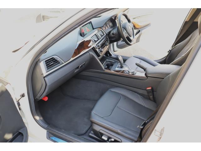 ３シリーズ ３２０ｄ　ラグジュアリー　後期型　ＡＣＣ　自動追従　インテリジェントセーフティー　ドライビングアシスト　本革Ｐシート／ヒーター　純正ＨＤＤナビ　Ｂｌｕｅｔｏｏｔｈ　Ｂカメラ　ＬＥＤ　コンフォートアクセス　アンビエントライト　スマートオープナー　８速ＡＴ（27枚目）