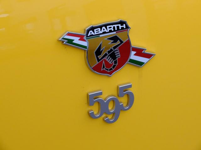 アバルト５９５ コンペティツィオーネ　５ＭＴ　右ハンドル　新車　イエロー最終モデル（本国廃色）（27枚目）