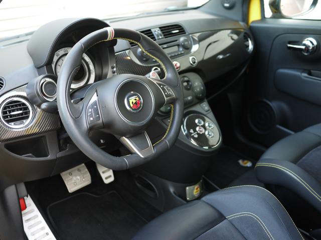 アバルト６９５ トリブートフェラーリ ベースグレード　トリブート専用バッグ２個／ボディカバー／エマージェンシーキット付属（12枚目）