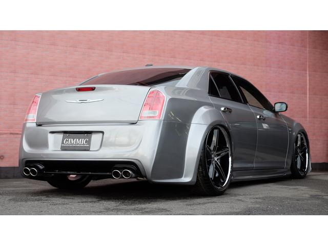 5.7HEMI V8 5.7HEMI GIMMICフルエアロ GIMMICデュアルステンレスマフラー GIMMICデュアルステンレスマフラー GIMMIC車高調 パノラマサンルーフ付(31枚目)