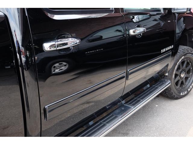 ＧＭＣシエラ 　ＳＬＥ／ＡＷＤ／ＣＲＥＷＣＡＢ／検１年／ＭＬＪ１８ＡＷ／３ｉｎボディリフト／ランニングボード／トノカバー／ベッドライナー／ＨＤＤナビ／ＢＴ／Ｆ・Ｓ・Ｒカメラ／ＳＲ／レザーシート／ワンオフマフラー（35枚目）
