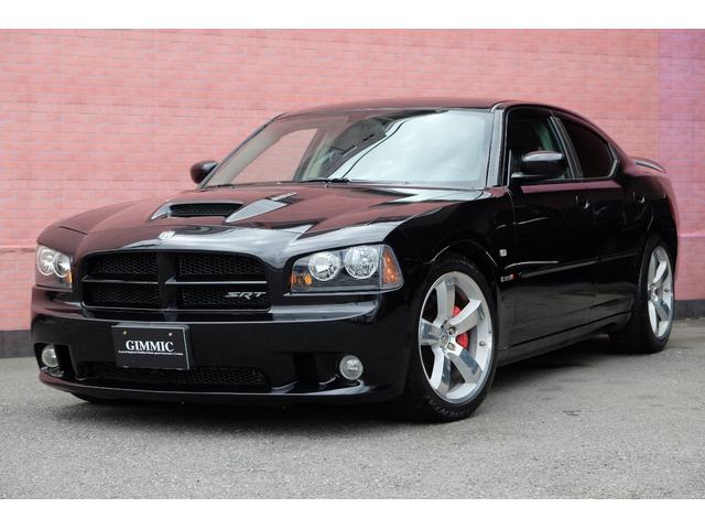 ダッジ・チャージャー ＳＲＴ８　正規ディーラー車／６万ｋｍ／検２年付／２０インチＡＷ／Ｂｒｅｍｂｏキャリパー／ＢＩＬＳＴＥＩＮショック／ＭＯＰＡＲタワーバー／サンルーフ／ＳＲＴスポーツシート／シートヒーター／バックカメラ／ＥＴＣ付（2枚目）