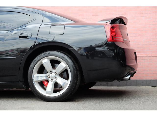 ダッジ・チャージャー ＳＲＴ８　正規ディーラー車／６万ｋｍ／検２年付／２０インチＡＷ／Ｂｒｅｍｂｏキャリパー／ＢＩＬＳＴＥＩＮショック／ＭＯＰＡＲタワーバー／サンルーフ／ＳＲＴスポーツシート／シートヒーター／バックカメラ／ＥＴＣ付（23枚目）
