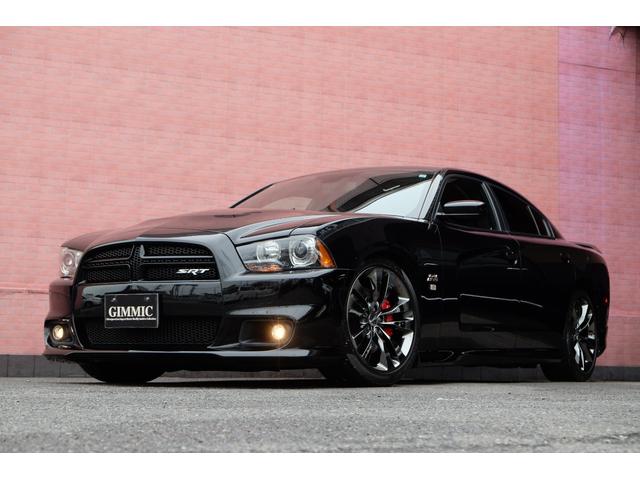 ダッジ・チャージャー ＳＲＴ８　新並／６．４ＨＥＭＩ／ＳＲ／２０ＡＷ／ＢＩＬＳＴＥＩＮショック／Ｅｉｂａｃｈサス／ＢｒｅｍｂｏキャリパーＢ／Ｂｏｒｌａエキゾースト／ＳＲＴハーフレザー／パナソニックナビ／フルセグ／リモートＥＧスタート（3枚目）