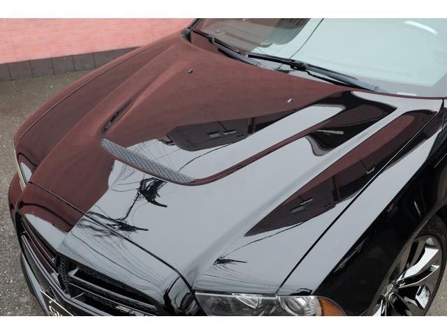 ダッジ・チャージャー ＳＲＴ８　新並／６．４ＨＥＭＩ／ＳＲ／２０ＡＷ／ＢＩＬＳＴＥＩＮショック／Ｅｉｂａｃｈサス／ＢｒｅｍｂｏキャリパーＢ／Ｂｏｒｌａエキゾースト／ＳＲＴハーフレザー／パナソニックナビ／フルセグ／リモートＥＧスタート（9枚目）