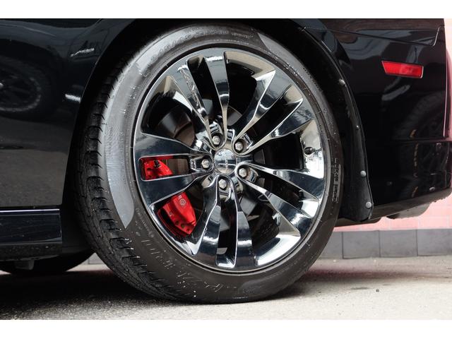 ダッジ・チャージャー ＳＲＴ８　新並／６．４ＨＥＭＩ／ＳＲ／２０ＡＷ／ＢＩＬＳＴＥＩＮショック／Ｅｉｂａｃｈサス／ＢｒｅｍｂｏキャリパーＢ／Ｂｏｒｌａエキゾースト／ＳＲＴハーフレザー／パナソニックナビ／フルセグ／リモートＥＧスタート（11枚目）