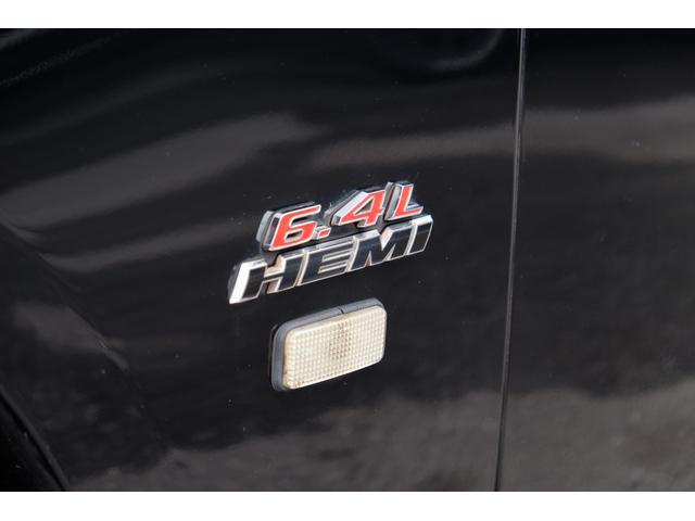 ダッジ・チャージャー ＳＲＴ８　新並／６．４ＨＥＭＩ／ＳＲ／２０ＡＷ／ＢＩＬＳＴＥＩＮショック／Ｅｉｂａｃｈサス／ＢｒｅｍｂｏキャリパーＢ／Ｂｏｒｌａエキゾースト／ＳＲＴハーフレザー／パナソニックナビ／フルセグ／リモートＥＧスタート（13枚目）
