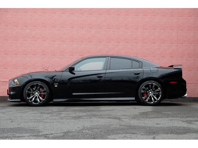 ダッジ・チャージャー ＳＲＴ８　新並／６．４ＨＥＭＩ／ＳＲ／２０ＡＷ／ＢＩＬＳＴＥＩＮショック／Ｅｉｂａｃｈサス／ＢｒｅｍｂｏキャリパーＢ／Ｂｏｒｌａエキゾースト／ＳＲＴハーフレザー／パナソニックナビ／フルセグ／リモートＥＧスタート（18枚目）