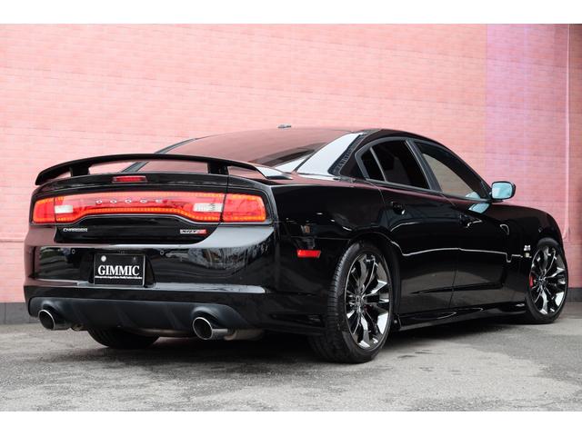 ダッジ・チャージャー ＳＲＴ８　新並／６．４ＨＥＭＩ／ＳＲ／２０ＡＷ／ＢＩＬＳＴＥＩＮショック／Ｅｉｂａｃｈサス／ＢｒｅｍｂｏキャリパーＢ／Ｂｏｒｌａエキゾースト／ＳＲＴハーフレザー／パナソニックナビ／フルセグ／リモートＥＧスタート（23枚目）