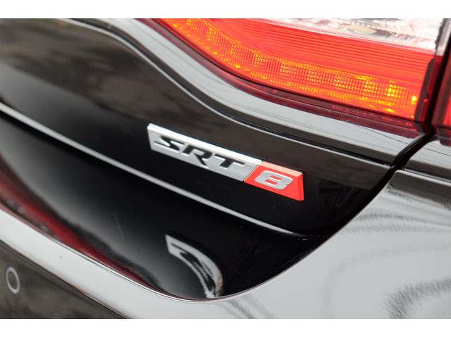 ダッジ・チャージャー ＳＲＴ８　新並／６．４ＨＥＭＩ／ＳＲ／２０ＡＷ／ＢＩＬＳＴＥＩＮショック／Ｅｉｂａｃｈサス／ＢｒｅｍｂｏキャリパーＢ／Ｂｏｒｌａエキゾースト／ＳＲＴハーフレザー／パナソニックナビ／フルセグ／リモートＥＧスタート（28枚目）