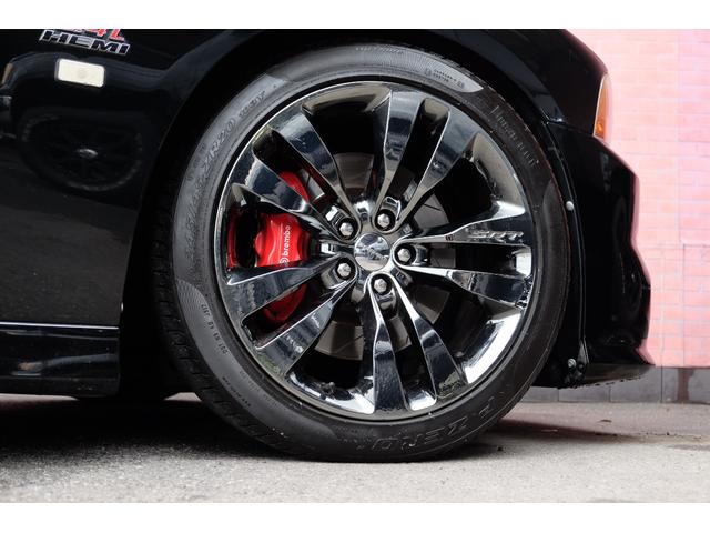 ダッジ・チャージャー ＳＲＴ８　新並／６．４ＨＥＭＩ／ＳＲ／２０ＡＷ／ＢＩＬＳＴＥＩＮショック／Ｅｉｂａｃｈサス／ＢｒｅｍｂｏキャリパーＢ／Ｂｏｒｌａエキゾースト／ＳＲＴハーフレザー／パナソニックナビ／フルセグ／リモートＥＧスタート（32枚目）