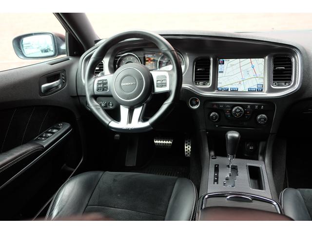 ダッジ・チャージャー ＳＲＴ８　新並／６．４ＨＥＭＩ／ＳＲ／２０ＡＷ／ＢＩＬＳＴＥＩＮショック／Ｅｉｂａｃｈサス／ＢｒｅｍｂｏキャリパーＢ／Ｂｏｒｌａエキゾースト／ＳＲＴハーフレザー／パナソニックナビ／フルセグ／リモートＥＧスタート（41枚目）