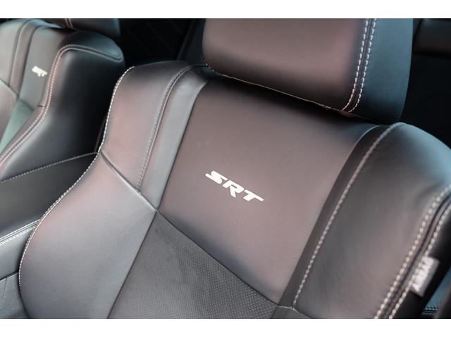 ダッジ・チャージャー ＳＲＴ８　新並／６．４ＨＥＭＩ／ＳＲ／２０ＡＷ／ＢＩＬＳＴＥＩＮショック／Ｅｉｂａｃｈサス／ＢｒｅｍｂｏキャリパーＢ／Ｂｏｒｌａエキゾースト／ＳＲＴハーフレザー／パナソニックナビ／フルセグ／リモートＥＧスタート（44枚目）