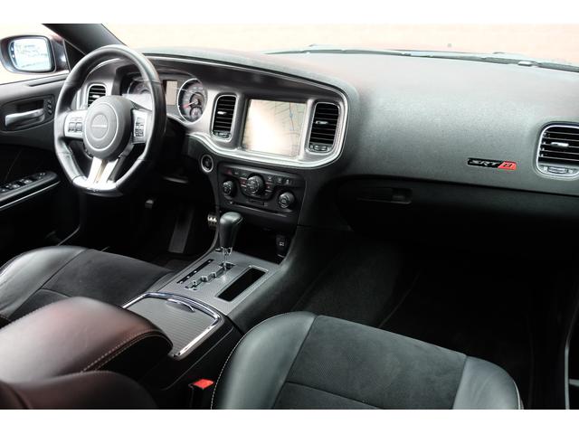 ダッジ・チャージャー ＳＲＴ８　新並／６．４ＨＥＭＩ／ＳＲ／２０ＡＷ／ＢＩＬＳＴＥＩＮショック／Ｅｉｂａｃｈサス／ＢｒｅｍｂｏキャリパーＢ／Ｂｏｒｌａエキゾースト／ＳＲＴハーフレザー／パナソニックナビ／フルセグ／リモートＥＧスタート（49枚目）