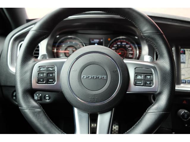 ダッジ・チャージャー ＳＲＴ８　新並／６．４ＨＥＭＩ／ＳＲ／２０ＡＷ／ＢＩＬＳＴＥＩＮショック／Ｅｉｂａｃｈサス／ＢｒｅｍｂｏキャリパーＢ／Ｂｏｒｌａエキゾースト／ＳＲＴハーフレザー／パナソニックナビ／フルセグ／リモートＥＧスタート（50枚目）