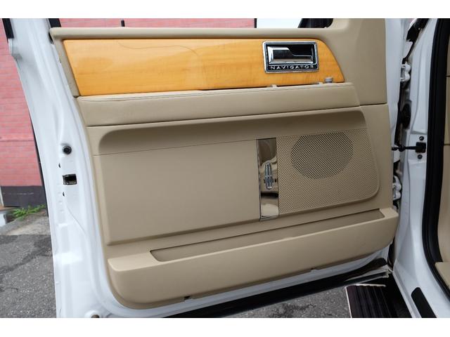 リンカーンナビゲーター アルティメイト　Ｌロングボディ／ＡＷＤ／２０１０モデル／ＨＤＤサイバーナビ／地デジ／ＤＶＤ／ＢＴ／純正リアモニター／ＳＲ／前後ドラレコ／ＥＴＣ／前横後カメラ／パワーランニングボード／パワーリフトゲート／シートヒーター（76枚目）