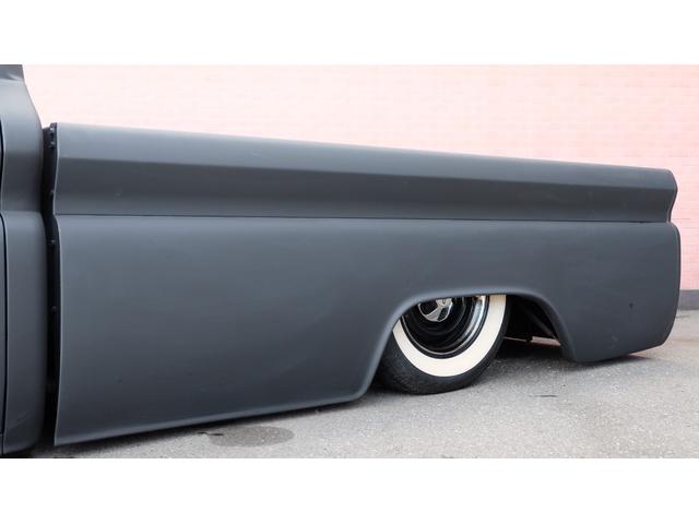 シボレーＣ－１０ 　ロングベッド／３５０ｃｉスモールブロック／ＮＯｘＰＭ適合／１ナンバー普貨／１９６５第一世代／マットブラック／ドアスムージング／エアサス／ダコタデジタルメーター／ベンチシート／全長５２５ｃｍ（18枚目）