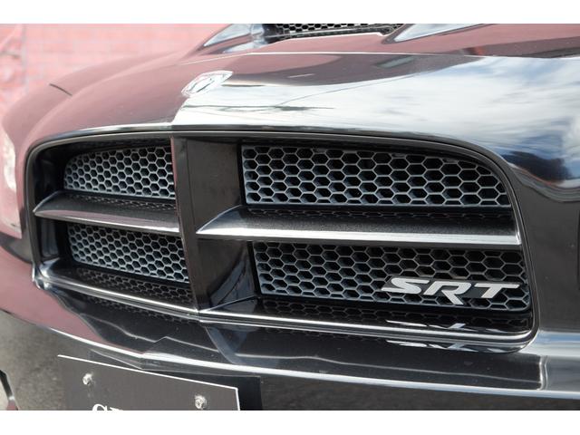 ダッジ・チャージャー ＳＲＴ８　２００８年後期／正規ディーラー車／５万ｋｍ／６．１ＨＥＭＩ／純正２０ＡＷ／Ｂｒｅｍｂｏキャリパー／ＢＩＬＳＴＥＩＮショック／サンルーフ／ＳＲＴ専用シート／ＭＯＰＡＲ＆ＨＵＲＳＴシフト／純正ＨＤＤナビ（5枚目）