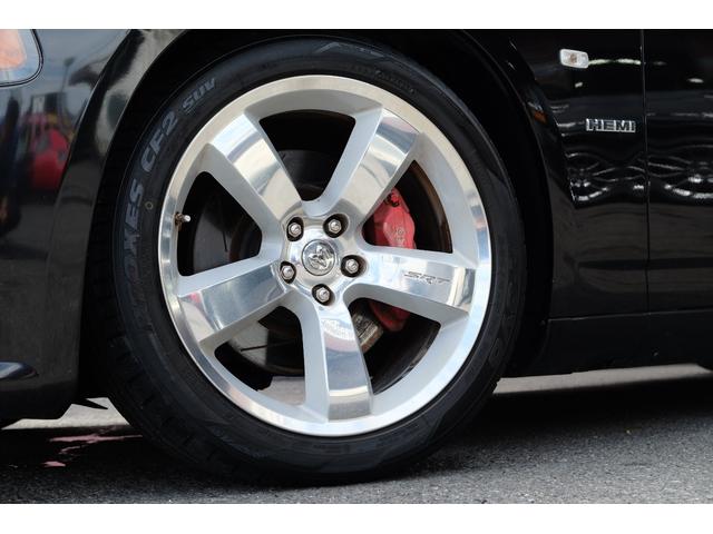 ダッジ・チャージャー ＳＲＴ８　２００８年後期／正規ディーラー車／５万ｋｍ／６．１ＨＥＭＩ／純正２０ＡＷ／Ｂｒｅｍｂｏキャリパー／ＢＩＬＳＴＥＩＮショック／サンルーフ／ＳＲＴ専用シート／ＭＯＰＡＲ＆ＨＵＲＳＴシフト／純正ＨＤＤナビ（8枚目）