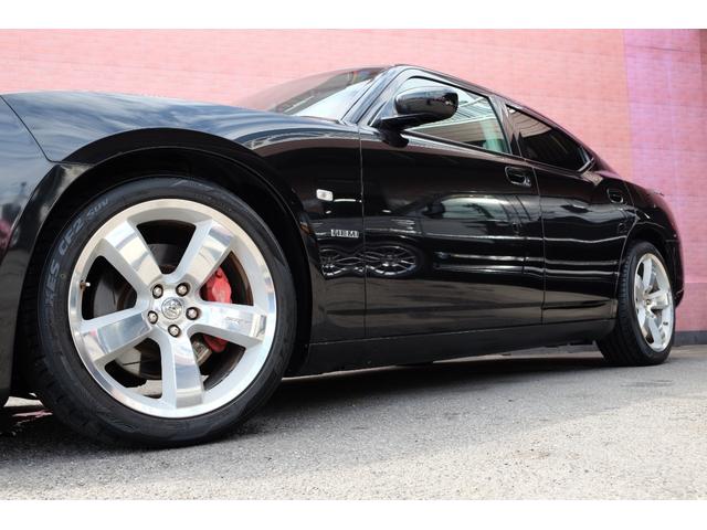 ダッジ・チャージャー ＳＲＴ８　２００８年後期／正規ディーラー車／５万ｋｍ／６．１ＨＥＭＩ／純正２０ＡＷ／Ｂｒｅｍｂｏキャリパー／ＢＩＬＳＴＥＩＮショック／サンルーフ／ＳＲＴ専用シート／ＭＯＰＡＲ＆ＨＵＲＳＴシフト／純正ＨＤＤナビ（10枚目）
