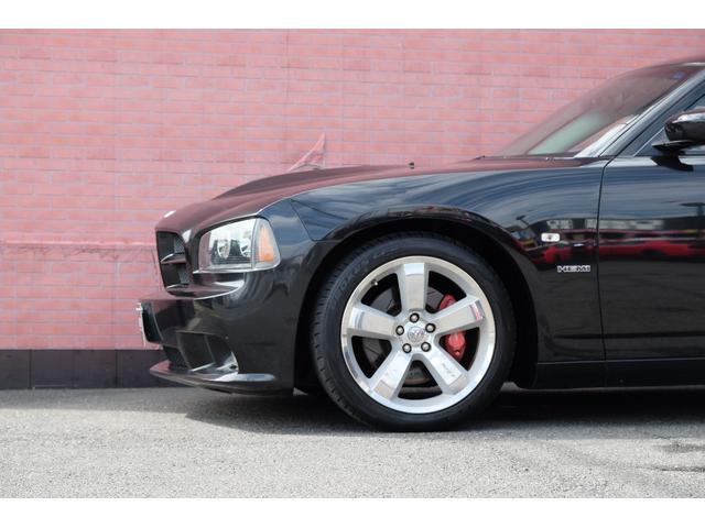 ダッジ・チャージャー ＳＲＴ８　２００８年後期／正規ディーラー車／５万ｋｍ／６．１ＨＥＭＩ／純正２０ＡＷ／Ｂｒｅｍｂｏキャリパー／ＢＩＬＳＴＥＩＮショック／サンルーフ／ＳＲＴ専用シート／ＭＯＰＡＲ＆ＨＵＲＳＴシフト／純正ＨＤＤナビ（17枚目）