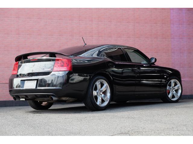 ダッジ・チャージャー ＳＲＴ８　２００８年後期／正規ディーラー車／５万ｋｍ／６．１ＨＥＭＩ／純正２０ＡＷ／Ｂｒｅｍｂｏキャリパー／ＢＩＬＳＴＥＩＮショック／サンルーフ／ＳＲＴ専用シート／ＭＯＰＡＲ＆ＨＵＲＳＴシフト／純正ＨＤＤナビ（19枚目）