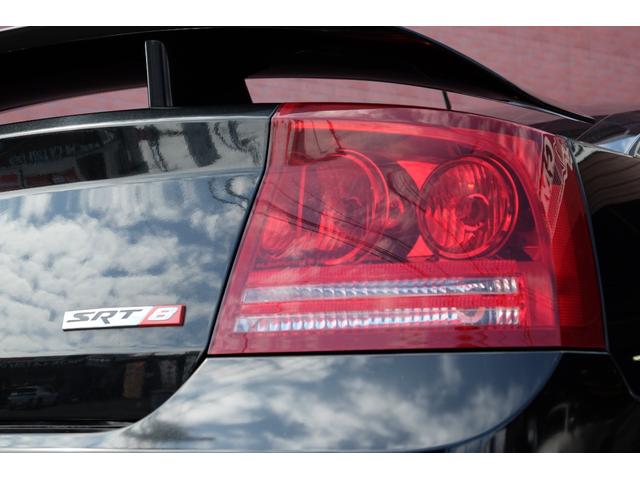ダッジ・チャージャー ＳＲＴ８　２００８年後期／正規ディーラー車／５万ｋｍ／６．１ＨＥＭＩ／純正２０ＡＷ／Ｂｒｅｍｂｏキャリパー／ＢＩＬＳＴＥＩＮショック／サンルーフ／ＳＲＴ専用シート／ＭＯＰＡＲ＆ＨＵＲＳＴシフト／純正ＨＤＤナビ（22枚目）