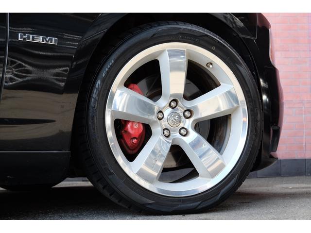 ダッジ・チャージャー ＳＲＴ８　２００８年後期／正規ディーラー車／５万ｋｍ／６．１ＨＥＭＩ／純正２０ＡＷ／Ｂｒｅｍｂｏキャリパー／ＢＩＬＳＴＥＩＮショック／サンルーフ／ＳＲＴ専用シート／ＭＯＰＡＲ＆ＨＵＲＳＴシフト／純正ＨＤＤナビ（25枚目）