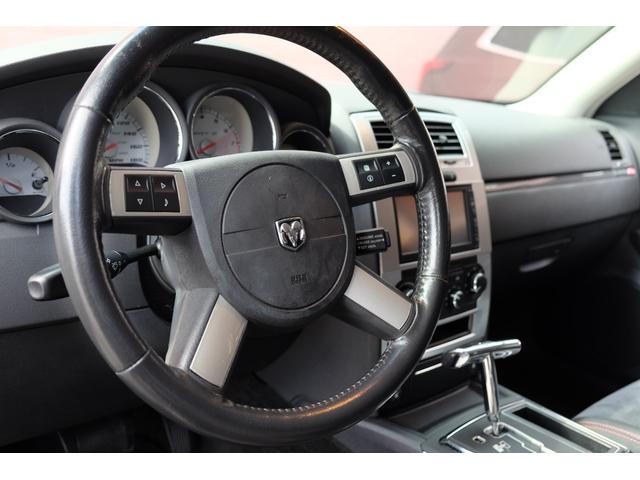 ダッジ・チャージャー ＳＲＴ８　２００８年後期／正規ディーラー車／５万ｋｍ／６．１ＨＥＭＩ／純正２０ＡＷ／Ｂｒｅｍｂｏキャリパー／ＢＩＬＳＴＥＩＮショック／サンルーフ／ＳＲＴ専用シート／ＭＯＰＡＲ＆ＨＵＲＳＴシフト／純正ＨＤＤナビ（41枚目）