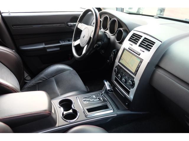 ダッジ・チャージャー ＳＲＴ８　２００８年後期／正規ディーラー車／５万ｋｍ／６．１ＨＥＭＩ／純正２０ＡＷ／Ｂｒｅｍｂｏキャリパー／ＢＩＬＳＴＥＩＮショック／サンルーフ／ＳＲＴ専用シート／ＭＯＰＡＲ＆ＨＵＲＳＴシフト／純正ＨＤＤナビ（60枚目）