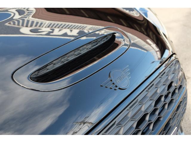 ＭＩＮＩ ＪＣＷ　クラブマン　エクスクルーシブスタイル　３ＤデザインＦｒエアロ／ＬＣＩ後期フェイス／後期ＬＥＤテール／ＭＩＮＩＹｏｕｒｓレザーラウンジシート／ＭＩＮＩＹｏｕｒｓインテリアイルミ／電動シート／シートメモリー／ピアノブラックＥＸ／地デジ／ＨＵＤ（8枚目）