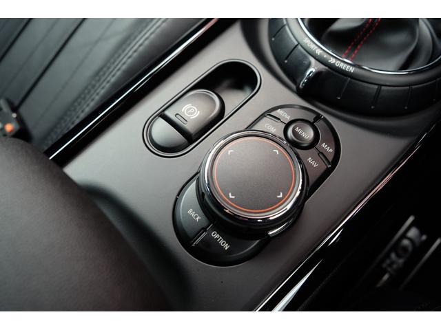 ＭＩＮＩ ＪＣＷ　クラブマン　エクスクルーシブスタイル　３ＤデザインＦｒエアロ／ＬＣＩ後期フェイス／後期ＬＥＤテール／ＭＩＮＩＹｏｕｒｓレザーラウンジシート／ＭＩＮＩＹｏｕｒｓインテリアイルミ／電動シート／シートメモリー／ピアノブラックＥＸ／地デジ／ＨＵＤ（60枚目）