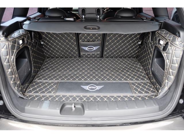 ＭＩＮＩ ＪＣＷ　クラブマン　エクスクルーシブスタイル　３ＤデザインＦｒエアロ／ＬＣＩ後期フェイス／後期ＬＥＤテール／ＭＩＮＩＹｏｕｒｓレザーラウンジシート／ＭＩＮＩＹｏｕｒｓインテリアイルミ／電動シート／シートメモリー／ピアノブラックＥＸ／地デジ／ＨＵＤ（67枚目）