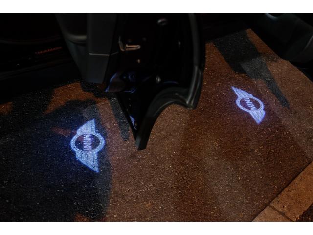 ＭＩＮＩ ＪＣＷ　クラブマン　エクスクルーシブスタイル　３ＤデザインＦｒエアロ／ＬＣＩ後期フェイス／後期ＬＥＤテール／ＭＩＮＩＹｏｕｒｓレザーラウンジシート／ＭＩＮＩＹｏｕｒｓインテリアイルミ／電動シート／シートメモリー／ピアノブラックＥＸ／地デジ／ＨＵＤ（72枚目）