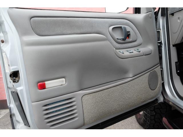 シボレータホスポーツ 　９７モデル／正規輸入車／２ドア／８ナンバー放送宣伝登録／８．６万ｋｍ／オーナーズマニュアル有／ミッキートンプソン１６ＡＷ／サイドステップ／フローティングナビ／ＥＴＣ２．０／バックカメラ／ＶＯＲＴＥＣ（74枚目）