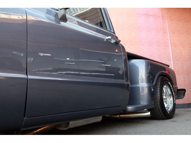 シボレーＣ－１０ ステップサイド　ＨｏｌｌｙスナイパーＥＦＩ（電子制御インジェクション）／エアサス／ダコタデジタル／電動ファンアルミラジエータ／Ｈｅｄｍａｎヘダース／サイドテールマフラー／ＫＹＢショック／１５ＡＷ／４ＡＴ／ＮＯｘＰＭ適（14枚目）
