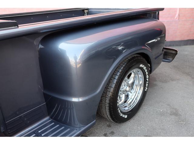 シボレーＣ－１０ ステップサイド　ＨｏｌｌｙスナイパーＥＦＩ（電子制御インジェクション）／エアサス／ダコタデジタル／電動ファンアルミラジエータ／Ｈｅｄｍａｎヘダース／サイドテールマフラー／ＫＹＢショック／１５ＡＷ／４ＡＴ／ＮＯｘＰＭ適（20枚目）