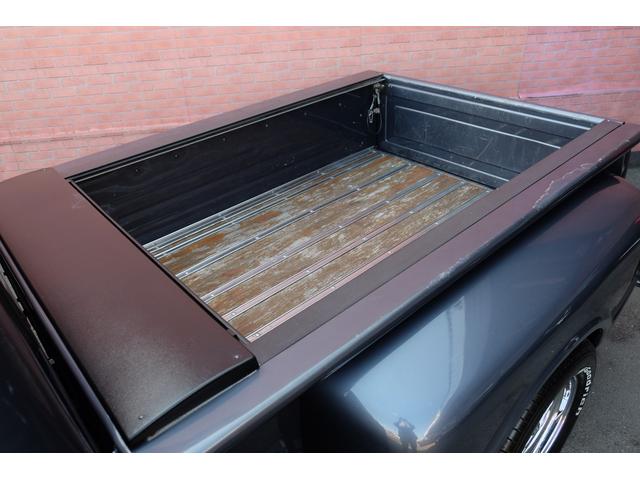 シボレーＣ－１０ ステップサイド　ＨｏｌｌｙスナイパーＥＦＩ（電子制御インジェクション）／エアサス／ダコタデジタル／電動ファンアルミラジエータ／Ｈｅｄｍａｎヘダース／サイドテールマフラー／ＫＹＢショック／１５ＡＷ／４ＡＴ／ＮＯｘＰＭ適（22枚目）