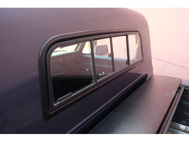 シボレーＣ－１０ ステップサイド　ＨｏｌｌｙスナイパーＥＦＩ（電子制御インジェクション）／エアサス／ダコタデジタル／電動ファンアルミラジエータ／Ｈｅｄｍａｎヘダース／サイドテールマフラー／ＫＹＢショック／１５ＡＷ／４ＡＴ／ＮＯｘＰＭ適（23枚目）