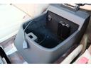 ＥＳＶ　ＫＭＣ２６インチＡＷ／フロントツインモニター／純正リアモニター２基／０９年メーター／電動ステアリングコラム／電動ランニングボード／ＳＲ／ＢＯＳＥ／ココアカシミヤ内装／電動リアゲート／セカンドキャプテン（67枚目）